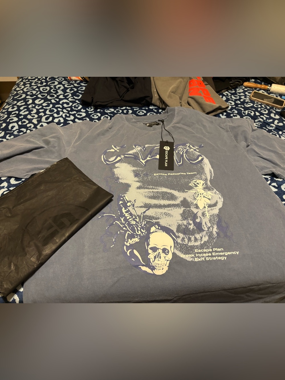 Men’s Dusty Blue Graphic Short-Sleeve Tee with Skull Print